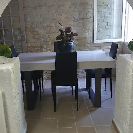 Apartment Avec Barbecue Exterieur 4 Chambres En Pierre A 5 Min Du Perthus Les Cluses